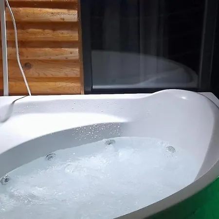 Refreshing Wooden House Close To The Beach Surrounded By Nature With Jacuzzi And Backyard In Ciftlik Holiday home *
